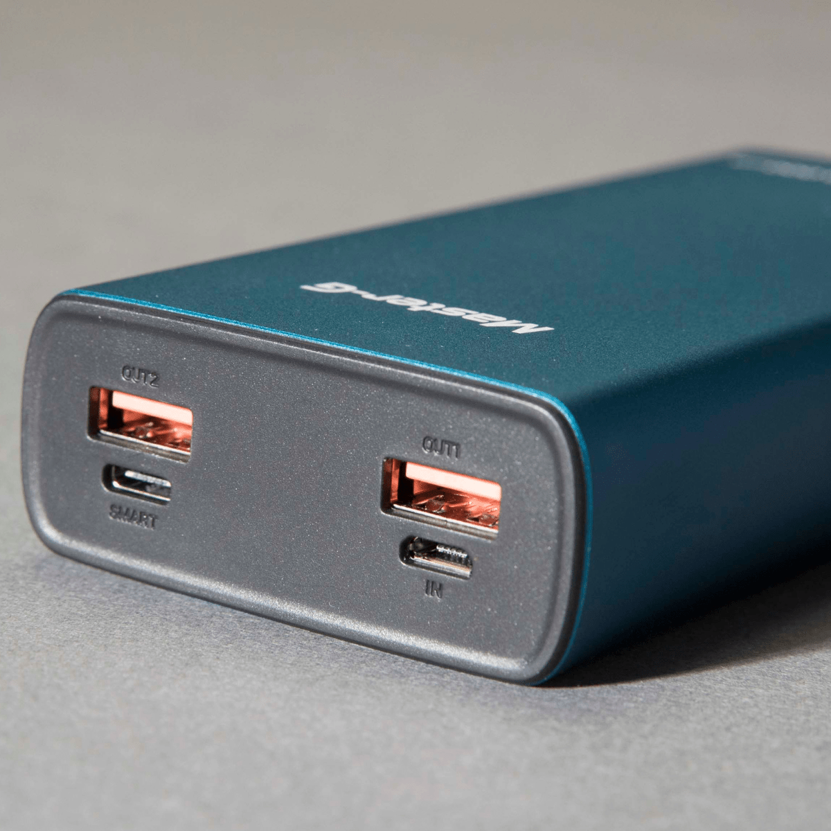 Batería Externa Master - G Batería PowerBank 20.000 mAh Reacondicionado - Reuse Chile